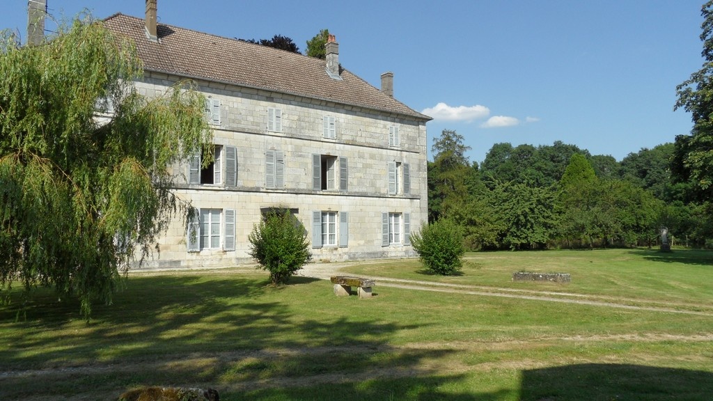 Belle Demeure à Vendre En Haute Marne, Avec SUPERBE VUE DOMINANTE, 7 Ha ...